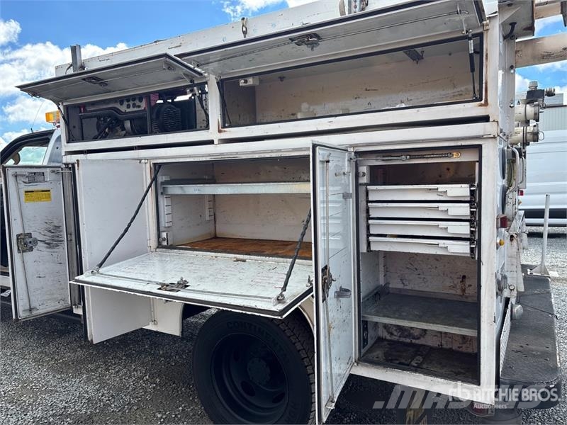 Ford F-450 XL 4x2 Extended Cab Utility Truck Pick-upy / Pojazdy z otwieranymi burtami