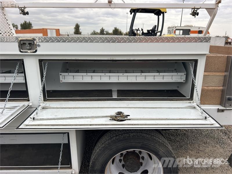 Ford F-450 XL 4x2 Flatbed Truck Flakbilar
