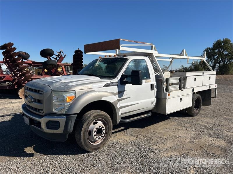 Ford F-450 XL 4x2 Flatbed Truck Platformas/izkraušana no sāniem
