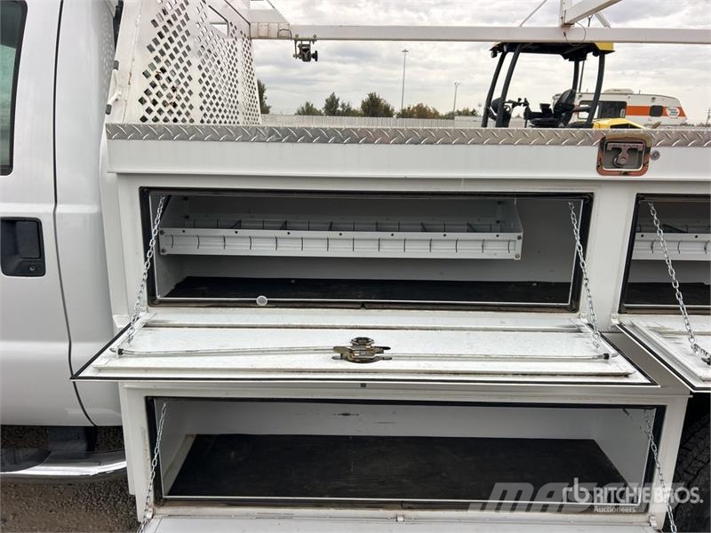 Ford F-450 XL 4x2 Flatbed Truck Flakbilar