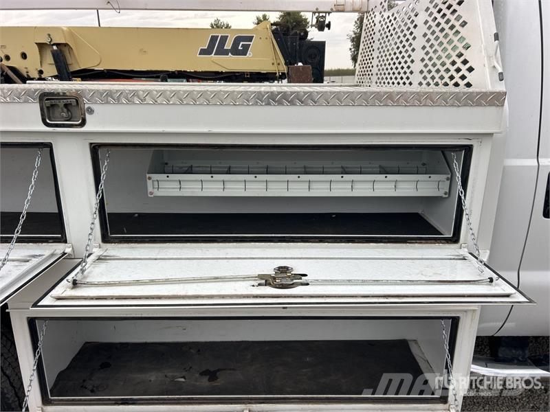 Ford F-450 XL 4x2 Flatbed Truck Flakbilar