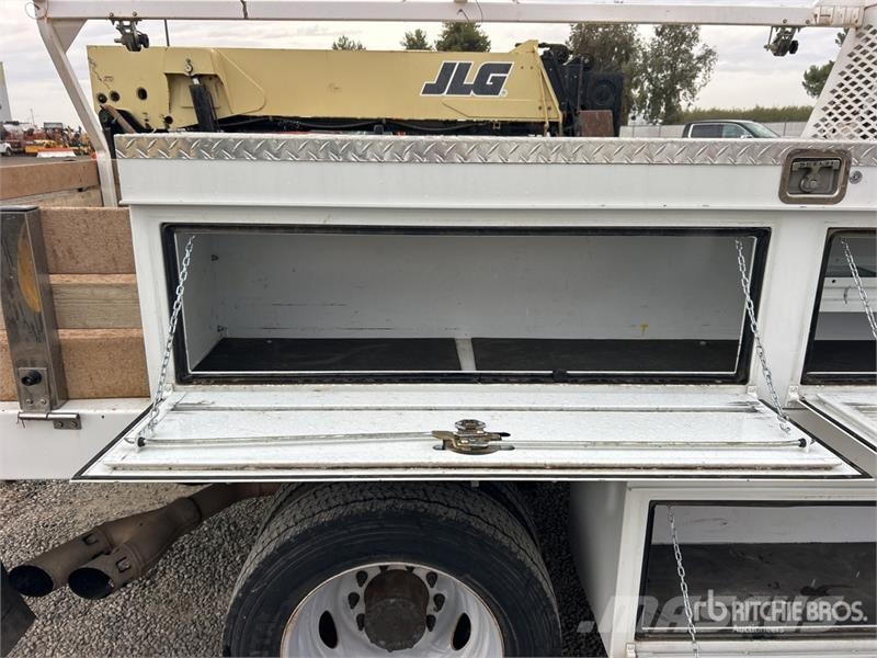 Ford F-450 XL 4x2 Flatbed Truck Flakbilar