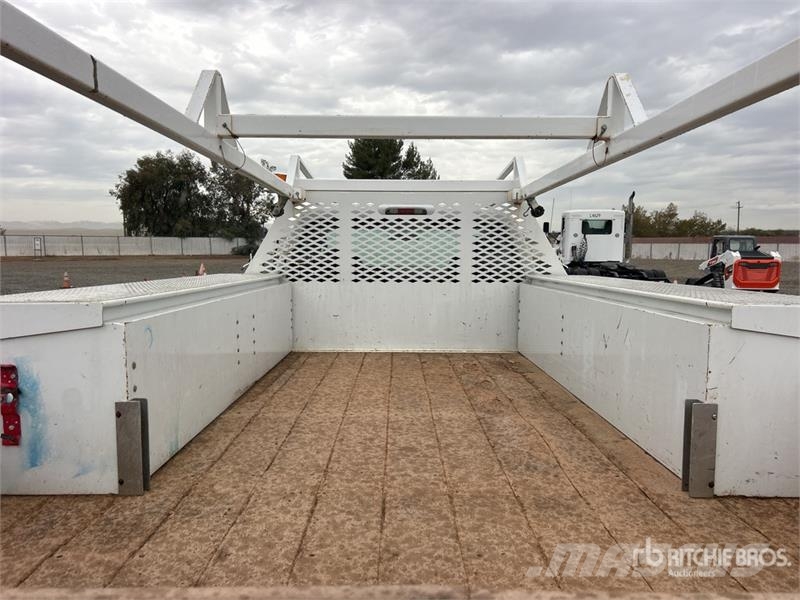 Ford F-450 XL 4x2 Flatbed Truck Flakbilar