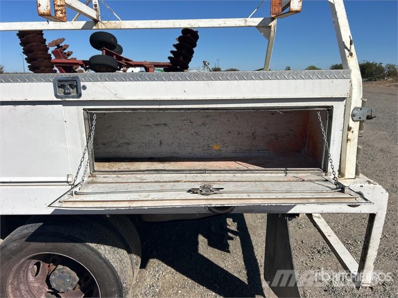 Ford F-450 XL 4x2 Flatbed Truck Platformas/izkraušana no sāniem