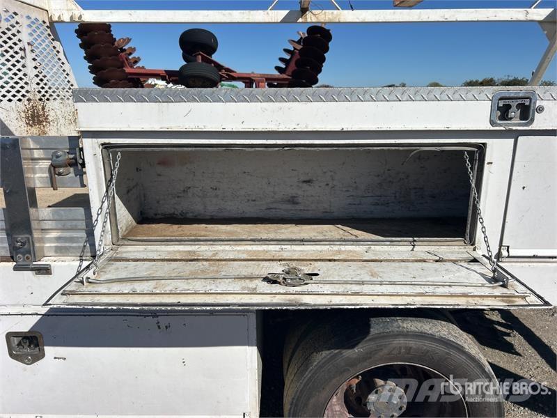 Ford F-450 XL 4x2 Flatbed Truck Platformas/izkraušana no sāniem