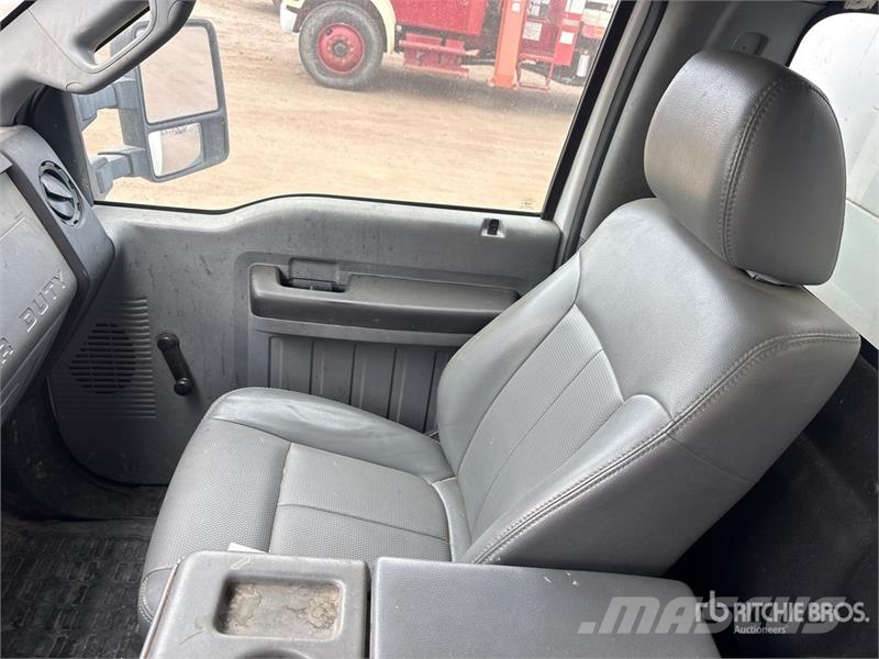 Ford F-450 XL 4x2 Utility Truck Prekucniki