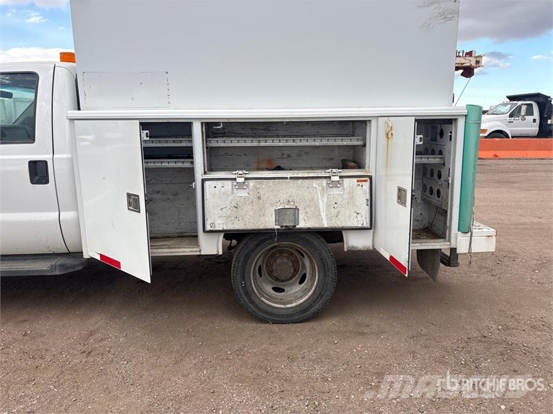 Ford F-450 XL 4x2 Utility Truck Prekucniki