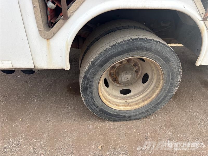 Ford F-450 XL 4x2 Utility Truck Prekucniki