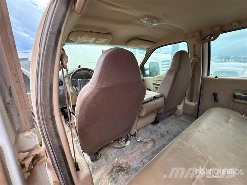 Ford F-450 XL 4x4 Crew Cab Utility Truck Vieglais kravas automobilis/izkraušana no sāniem