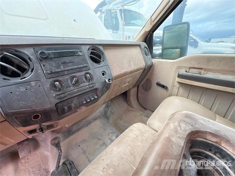 Ford F-450 XL 4x4 Crew Cab Utility Truck Vieglais kravas automobilis/izkraušana no sāniem
