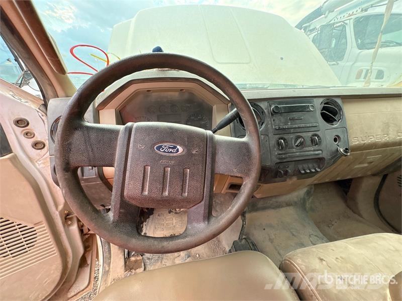 Ford F-450 XL 4x4 Crew Cab Utility Truck Vieglais kravas automobilis/izkraušana no sāniem