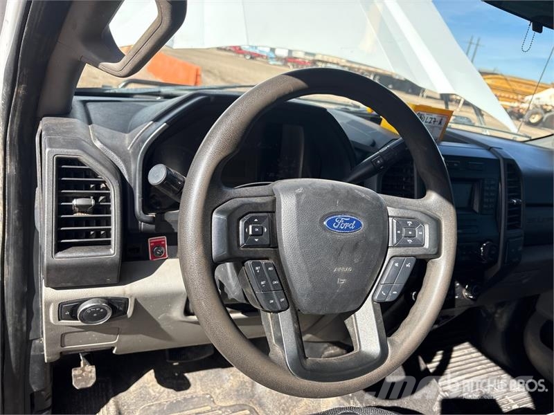 Ford F-450 XL 4x4 Service Truck Pilsētas atkritumvedēji