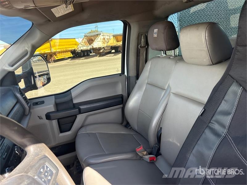 Ford F-450 XL 4x4 Service Truck Pilsētas atkritumvedēji