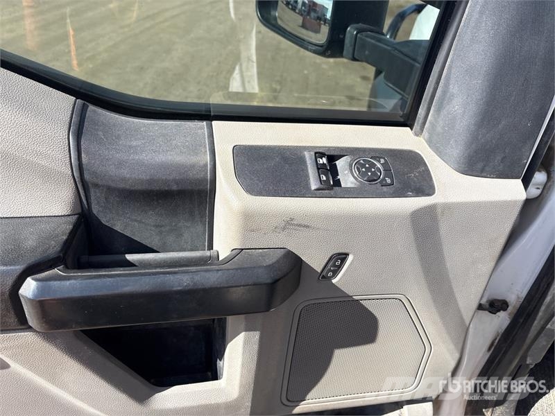 Ford F-450 XL 4x4 Service Truck Pilsētas atkritumvedēji