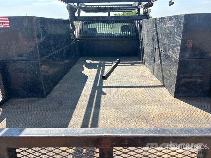 Ford F-450 XL 4x4 Utility Truck Madelkaubikud