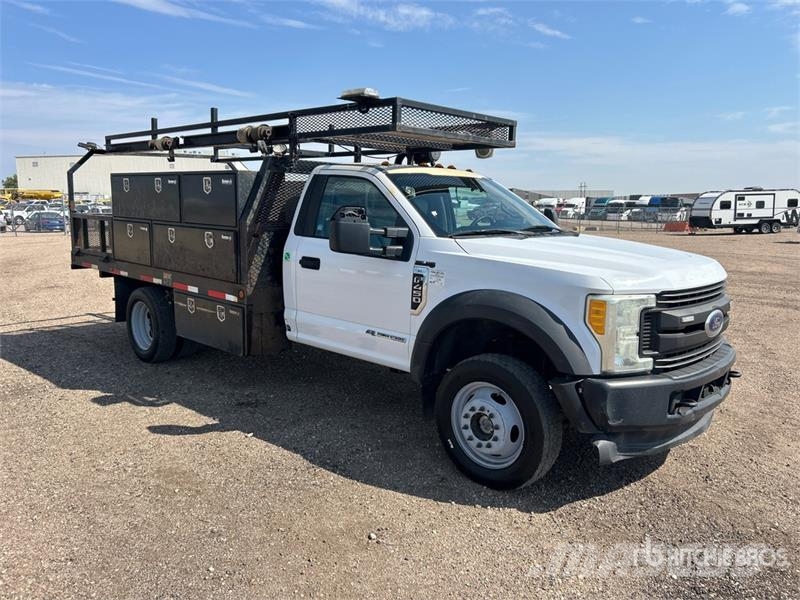 Ford F-450 XL 4x4 Utility Truck Madelkaubikud