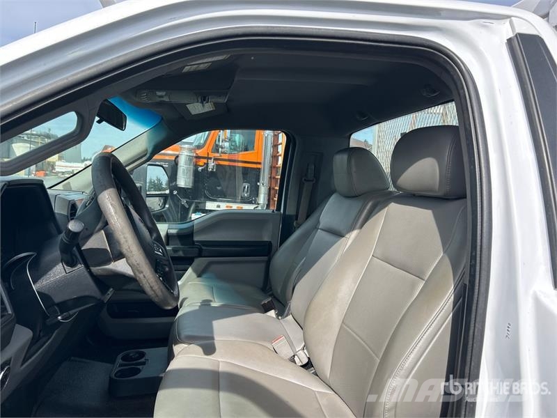 Ford F-450 XL 4x4 Utility Truck ピックアップ／ドロップサイド