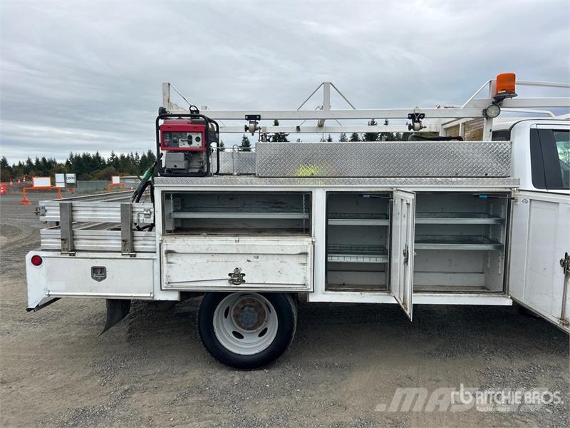 Ford F-450 XL 4x4 Utility Truck Prekucniki