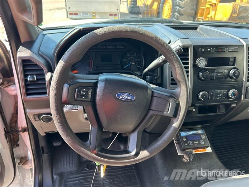 Ford F-450 XL 4x4 Utility Truck Madelkaubikud
