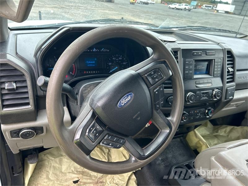 Ford F-450 XL 4x4 Utility Truck Prekucniki