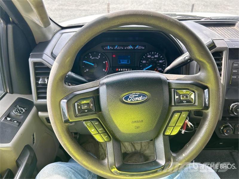 Ford F-450 XL 4x4 Utility Truck ピックアップ／ドロップサイド