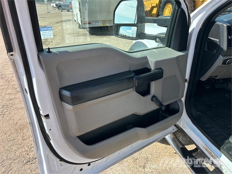 Ford F-450 XL 4x4 Utility Truck Madelkaubikud