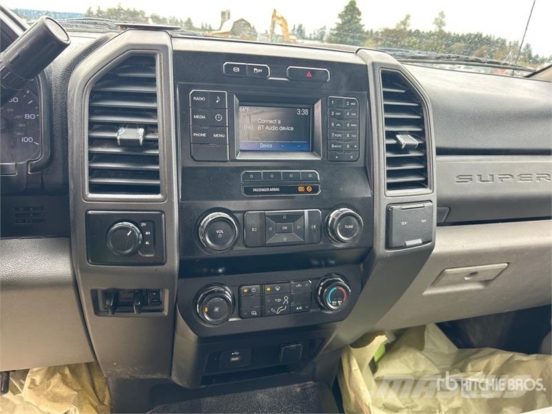 Ford F-450 XL 4x4 Utility Truck Prekucniki