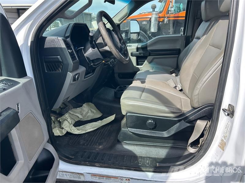 Ford F-450 XL 4x4 Utility Truck ピックアップ／ドロップサイド