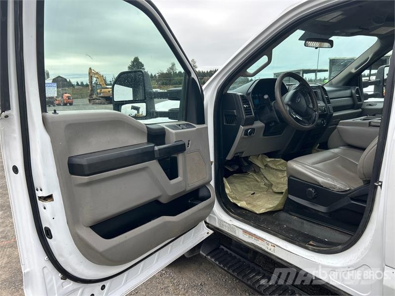 Ford F-450 XL 4x4 Utility Truck Prekucniki