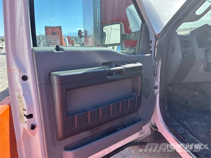 Ford F-550 自卸式货车