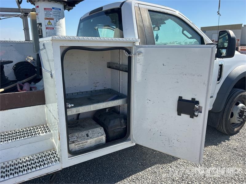 Ford F-550 Моторизирани платформи с талига
