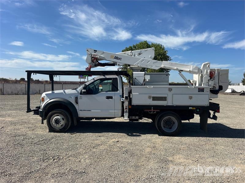 Ford F-550 Autoplošiny