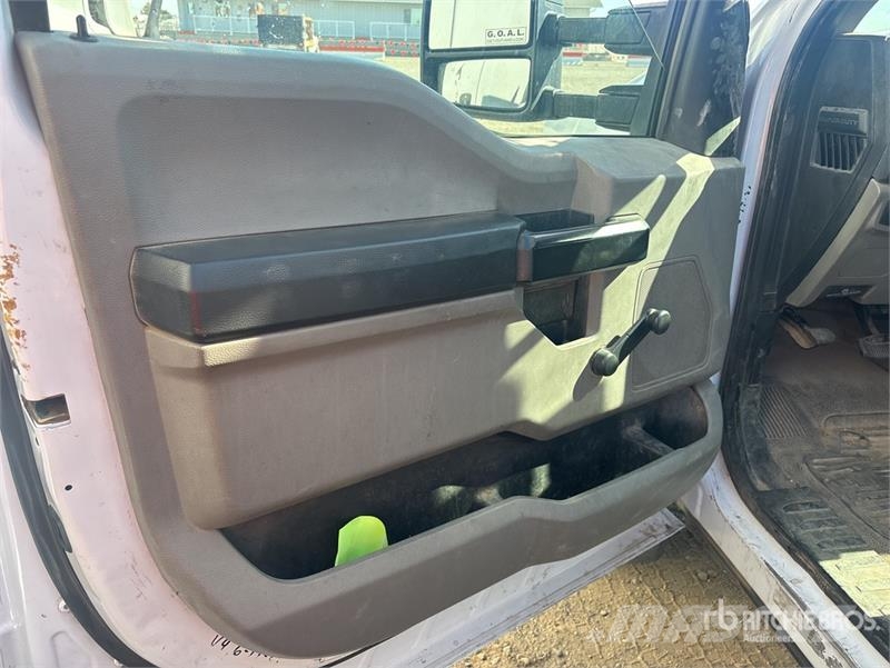Ford F-550 Моторизирани платформи с талига