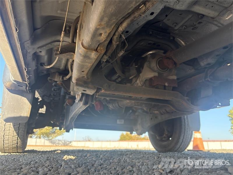 Ford F-550 Teherautóra szerelt emelők és állványok