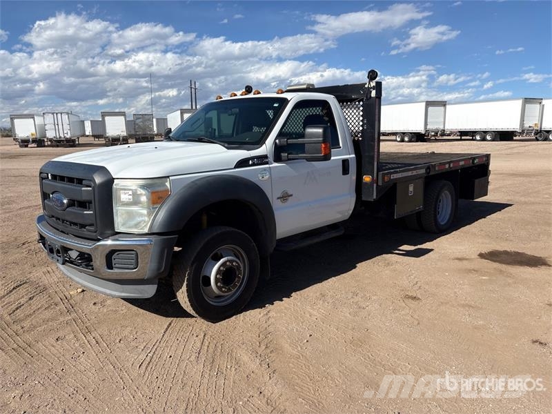 Ford F-550 Tovornjaki s kesonom/platojem