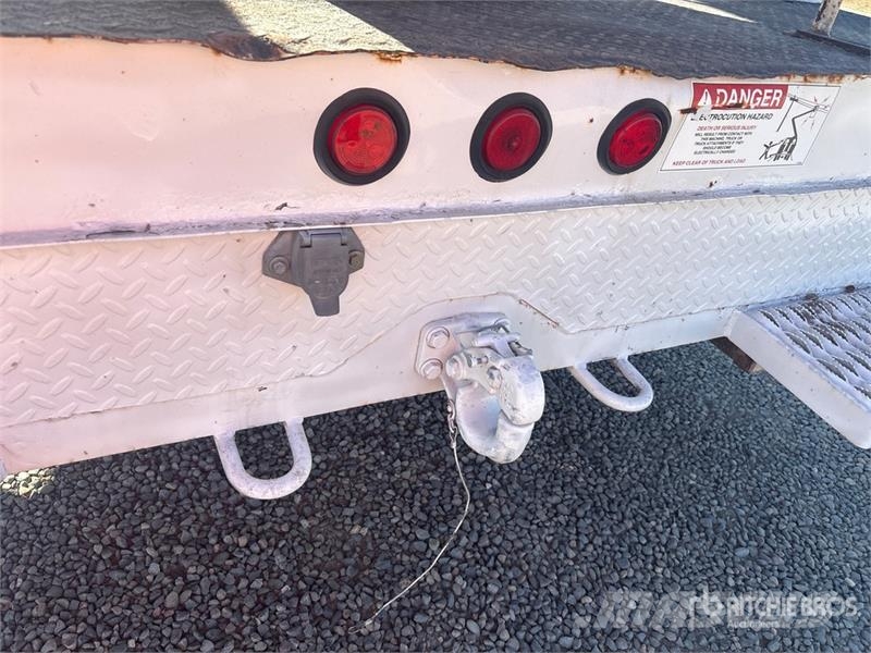 Ford F-550 Teherautóra szerelt emelők és állványok