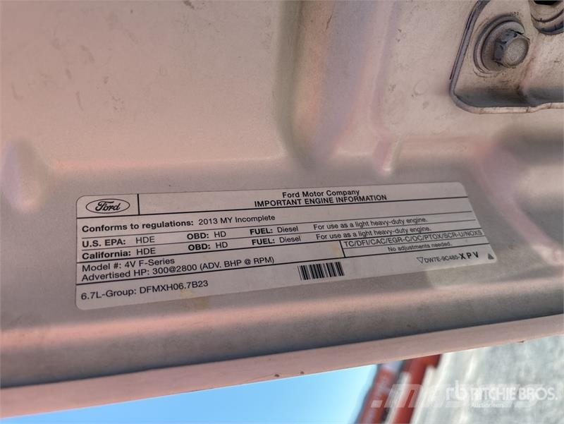 Ford F-550 卡車裝載高空作業車