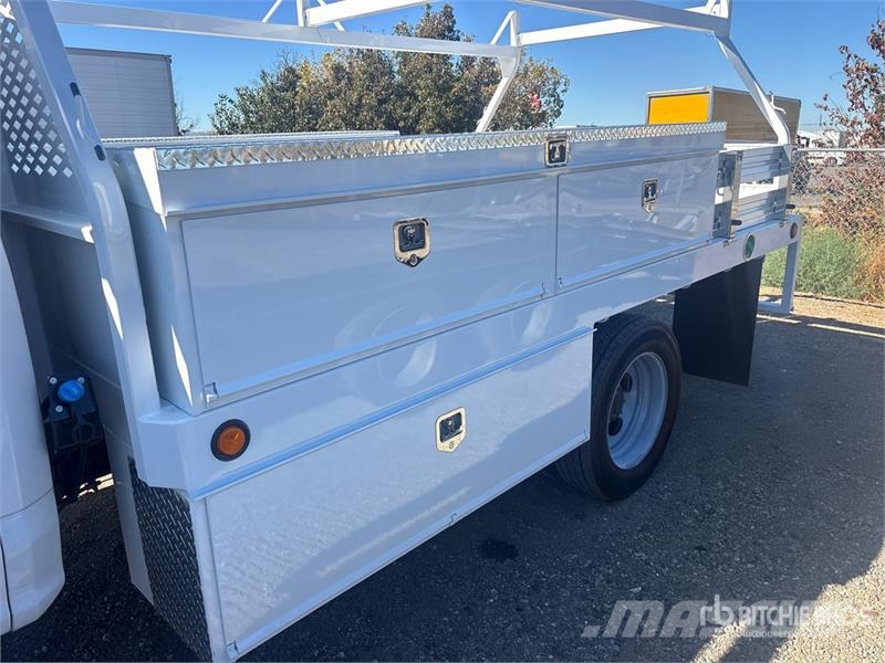 Ford F-550 Flatbed / Dropside trucks
