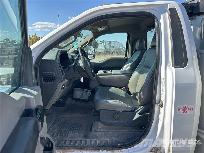Ford F-550 Моторизирани платформи с талига