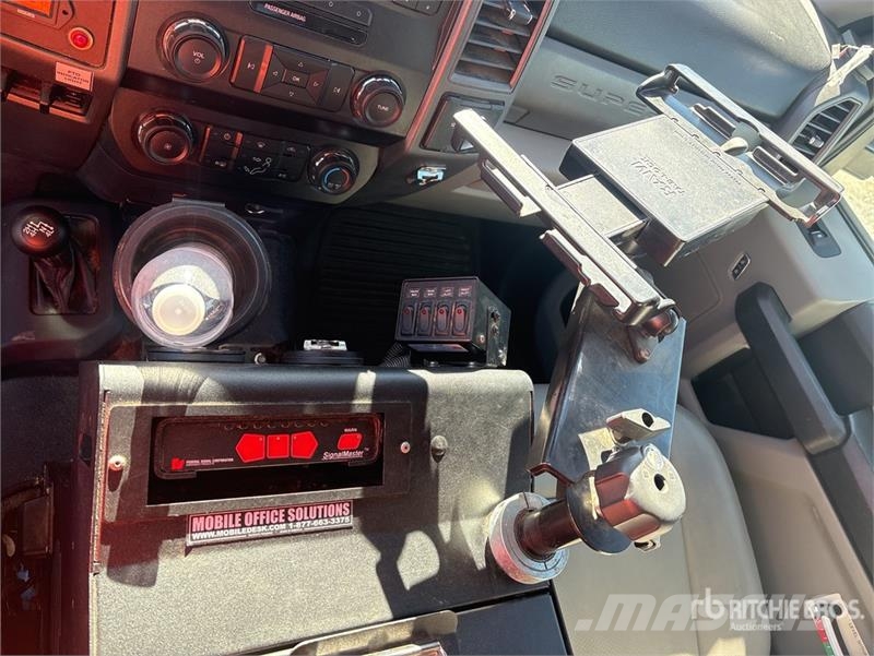 Ford F-550 Plataformas sobre camión