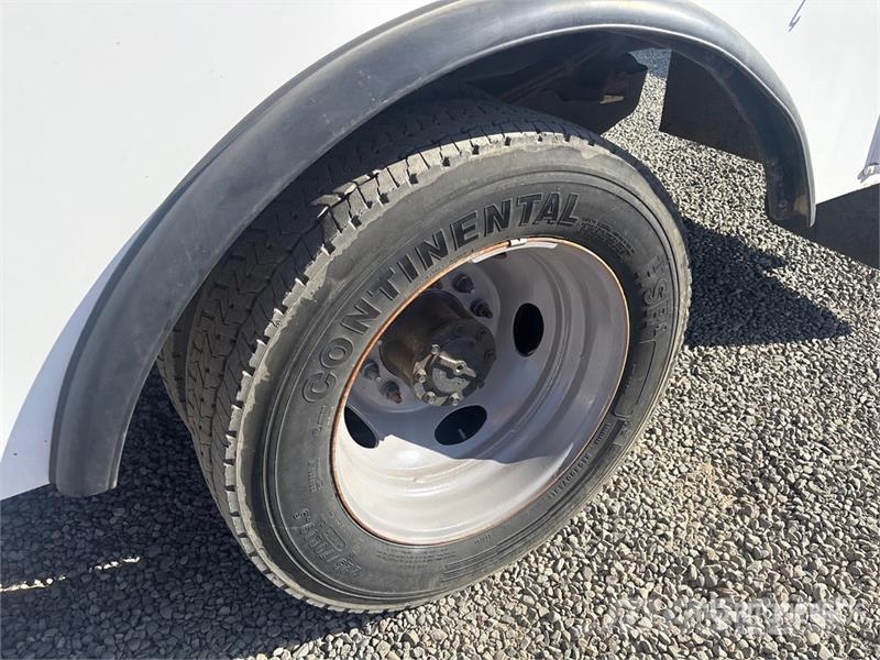 Ford F-550 Teherautóra szerelt emelők és állványok