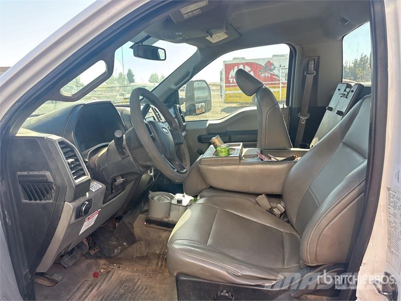 Ford F-550 Моторизирани платформи с талига