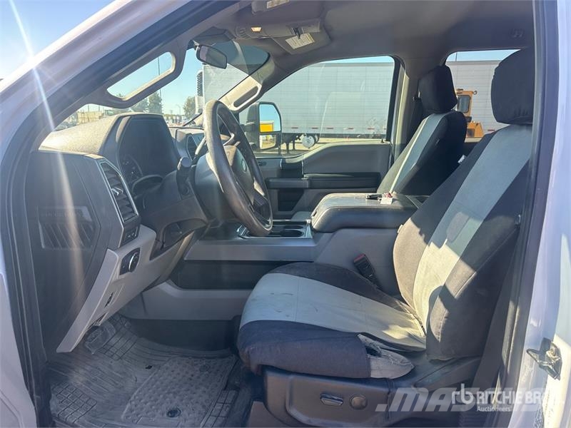 Ford F-550 Flatbed / Dropside trucks