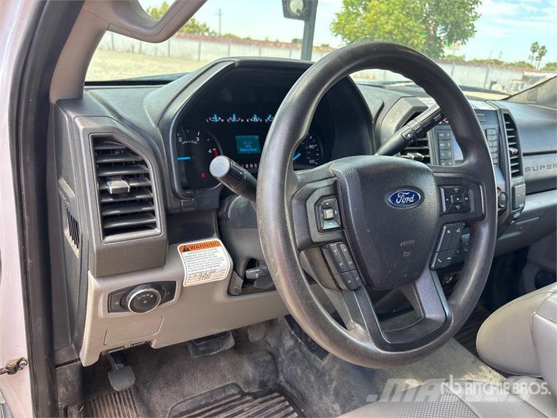 Ford F-550 Pacēlāji uz automašīnas bāzes