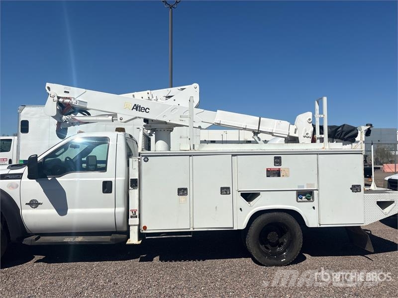 Ford F-550 Pacēlāji uz automašīnas bāzes