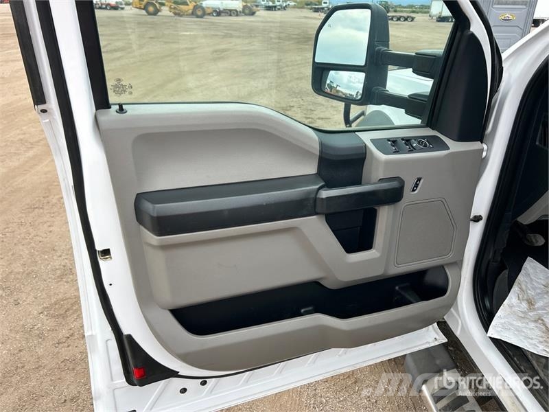 Ford F-550 ピックアップ/ドロップサイド