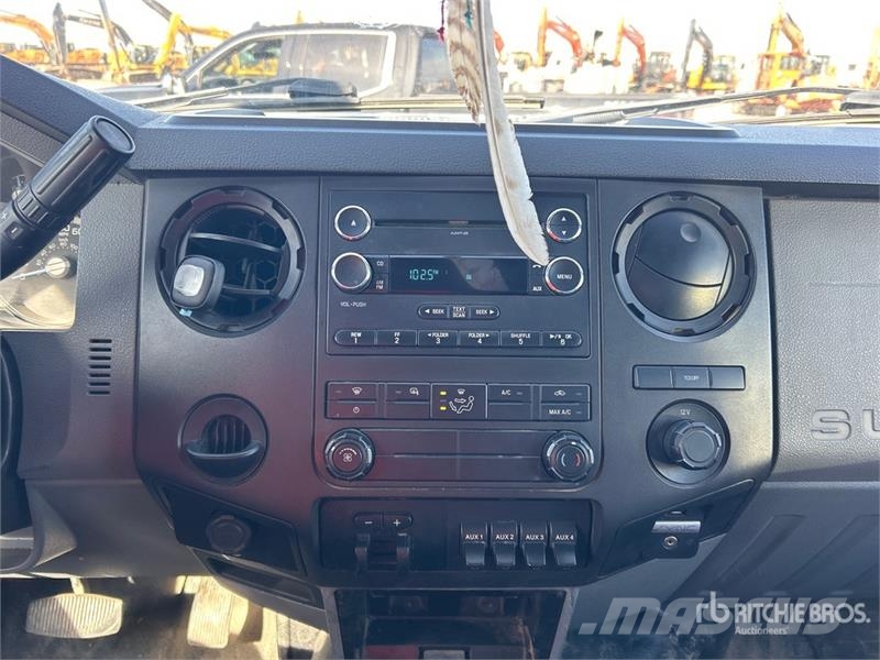 Ford F-550 Flatbed / Dropside trucks