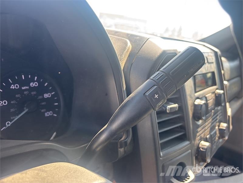 Ford F-550 Моторизирани платформи с талига