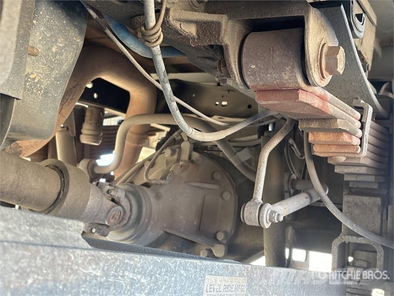 Ford F-550 卡車裝載高空作業車