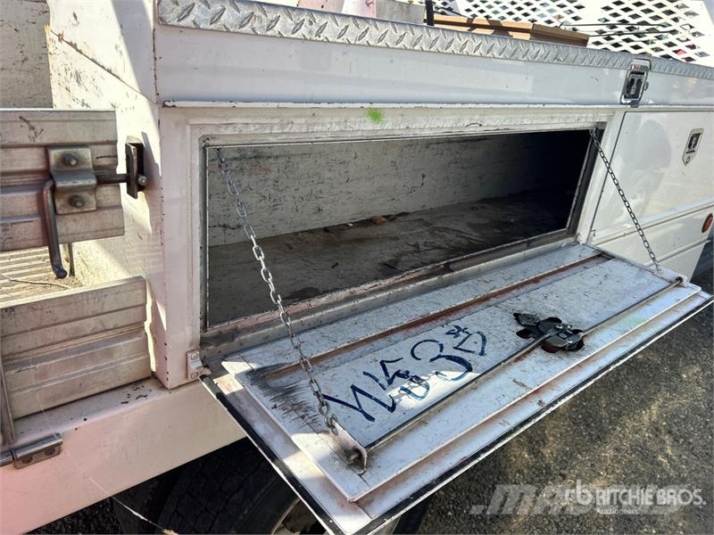 Ford F-550 Flatbed / Dropside trucks
